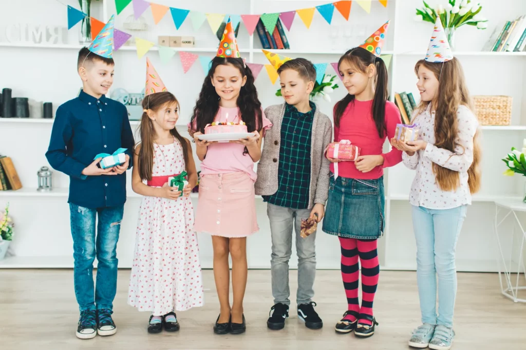🎉 Les 10 thèmes d’anniversaire préférés des enfants en 2025 🦄🦕🚀